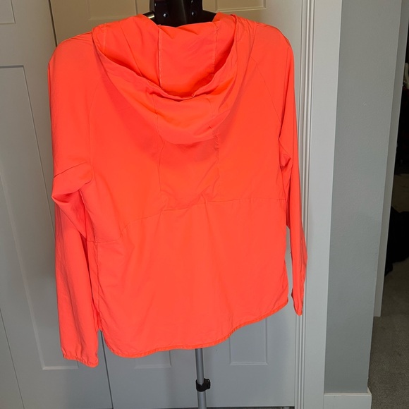 Brooks Women's Vibrant Orange lightweight jacket - Picture 2 of 3